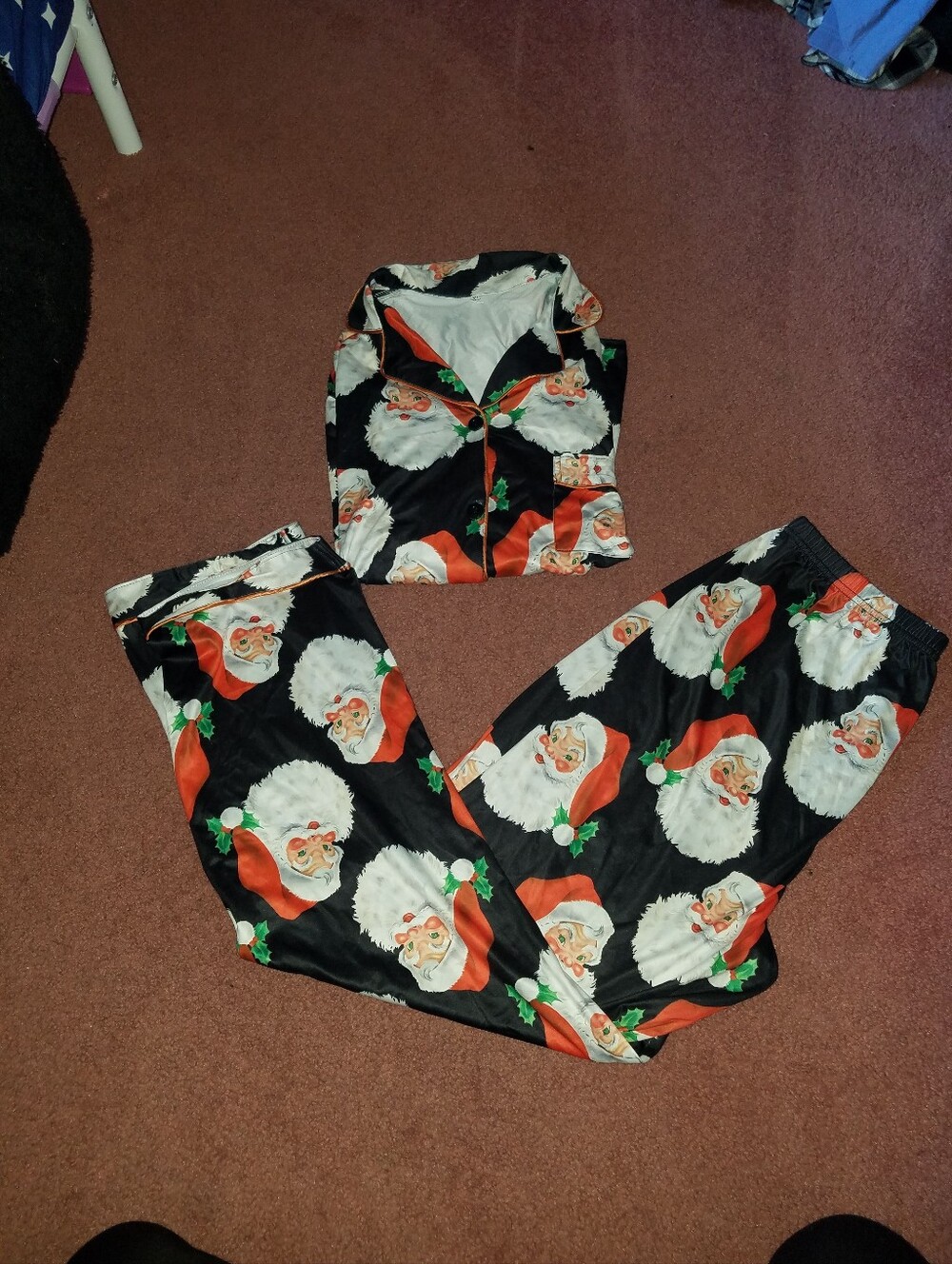 NWOT- Santa Claus Pajama Set - Picture 2 of 6